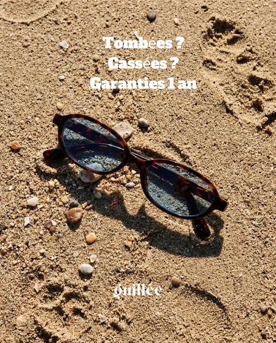 Lunettes de soleil AEB GUILLEE posées sur le sable